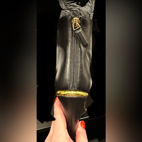 CHANEL 23B Leather Wedge Bootie (with CC LOGO* Cap-Toe detail) - Picture 5 of 8